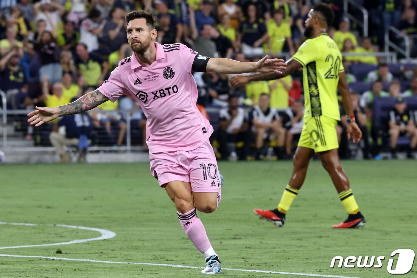 본문 이미지 - 인터 마이애미의 리오넬 메시가 19일(현지시간) 테네시주 내슈빌 지오디스 파크에서 열린 내슈빌 SC와 리그스컵 결승전서 7경기 연속 골을 터트린 뒤 기뻐하고 있다. 2023.8.20 ⓒ 로이터=뉴스1 ⓒ News1 우동명 기자