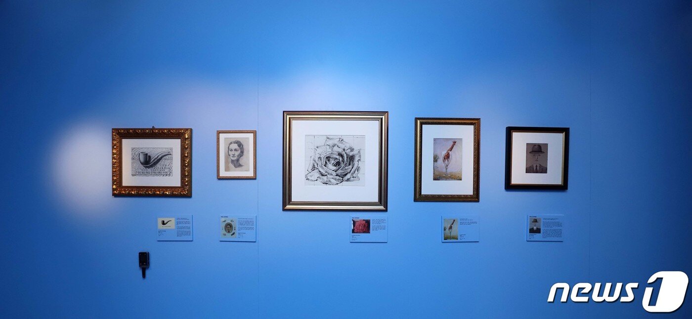 본문 이미지 - 신세계 강남점 델보X르네 마그리트 팝업숍 이미지(신세계백화점 제공)  