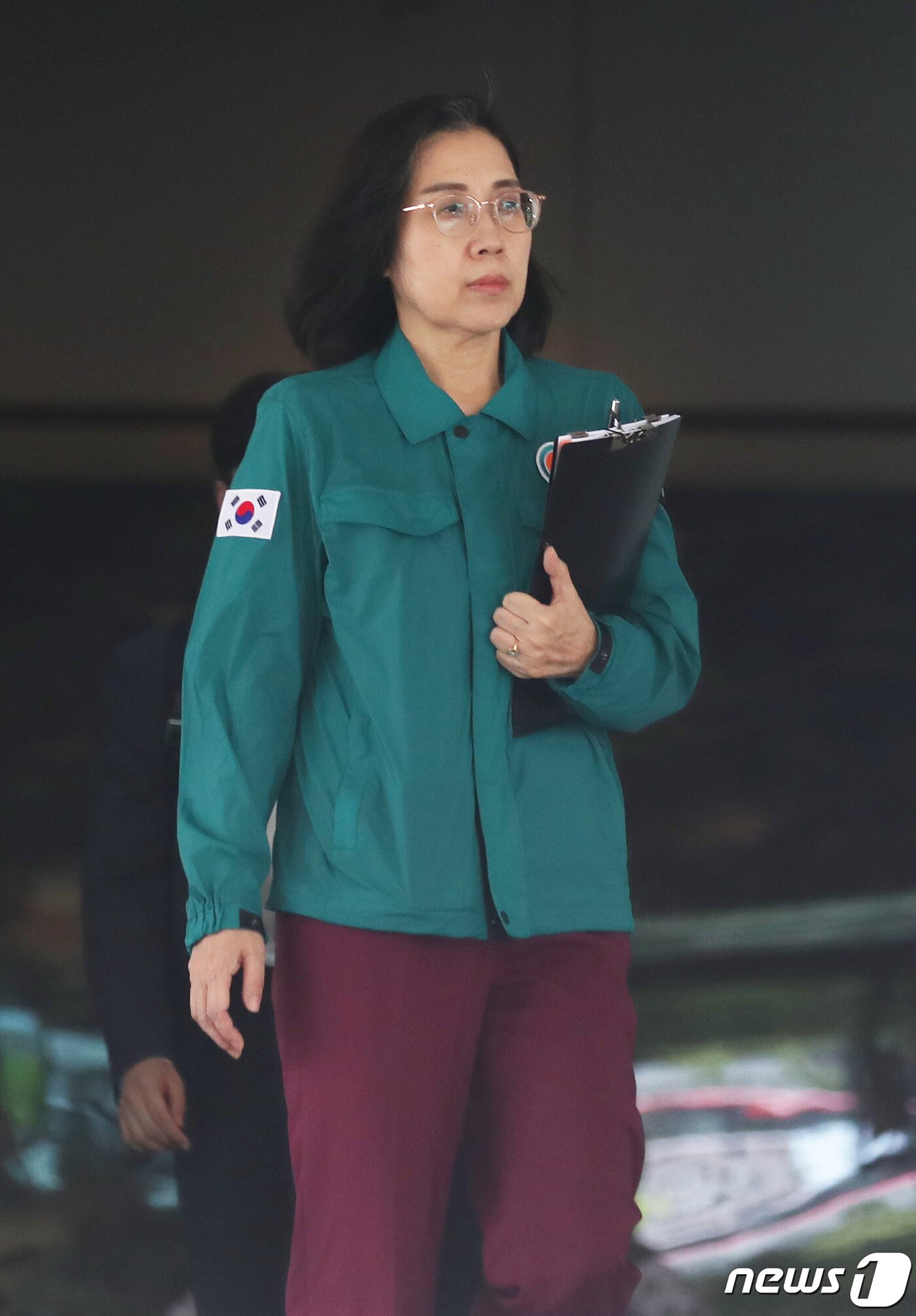 본문 이미지 - 김현숙 여성가족부 장관이 국무회의 참석을 위해 21일 오전 서울 종로구 세종대로 정부서울청사를 나서고 있다. 2023.8.21/뉴스1 ⓒ News1 김명섭 기자