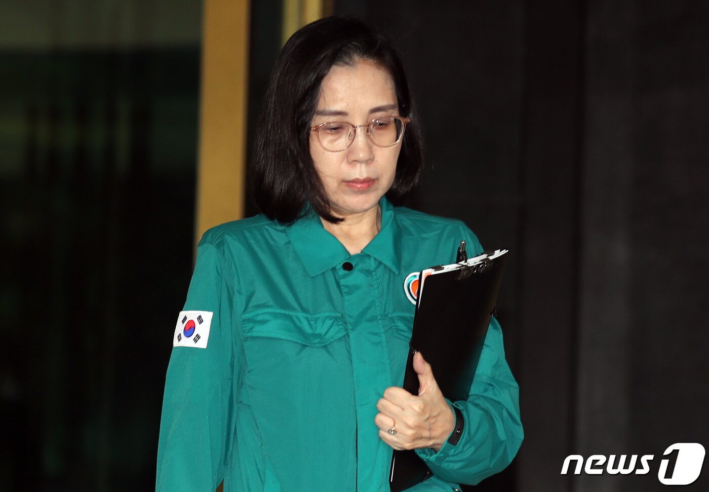 본문 이미지 - 김현숙 여성가족부 장관이 국무회의 참석을 위해 21일 오전 서울 종로구 세종대로 정부서울청사를 나서고 있다.  2023.8.21/뉴스1 ⓒ News1 김명섭 기자