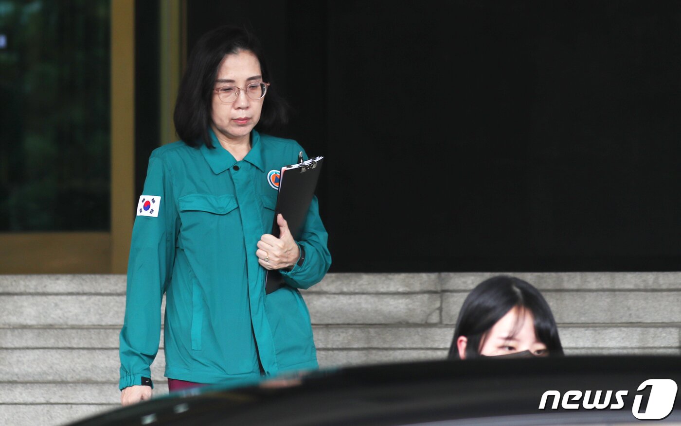 본문 이미지 - 김현숙 여성가족부 장관이 국무회의 참석을 위해 21일 오전 서울 종로구 세종대로 정부서울청사를 나서고 있다.  2023.8.21/뉴스1 ⓒ News1 김명섭 기자