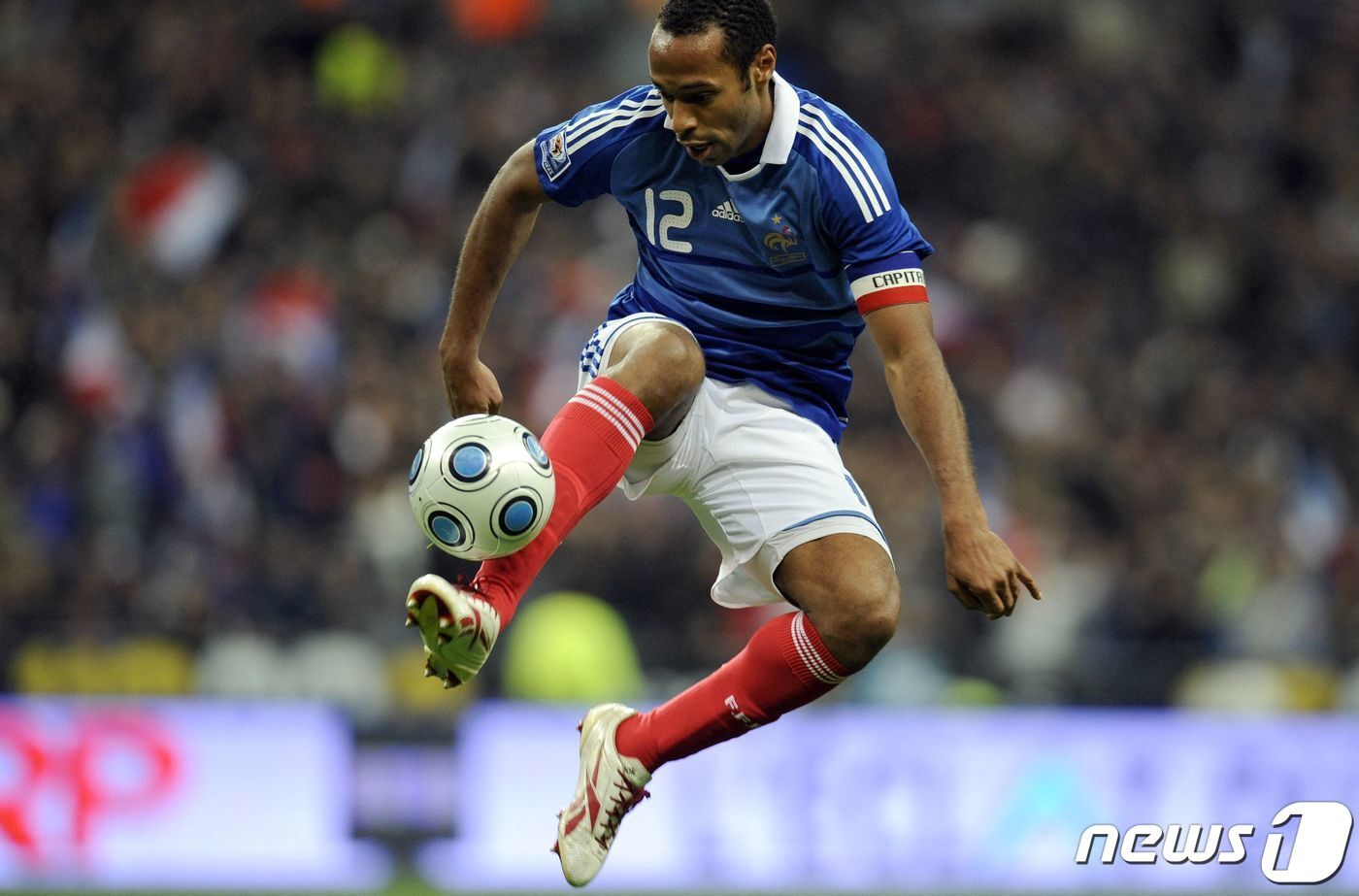 본문 이미지 - 선수 시절 앙리의 모습.  ⓒ AFP=뉴스1