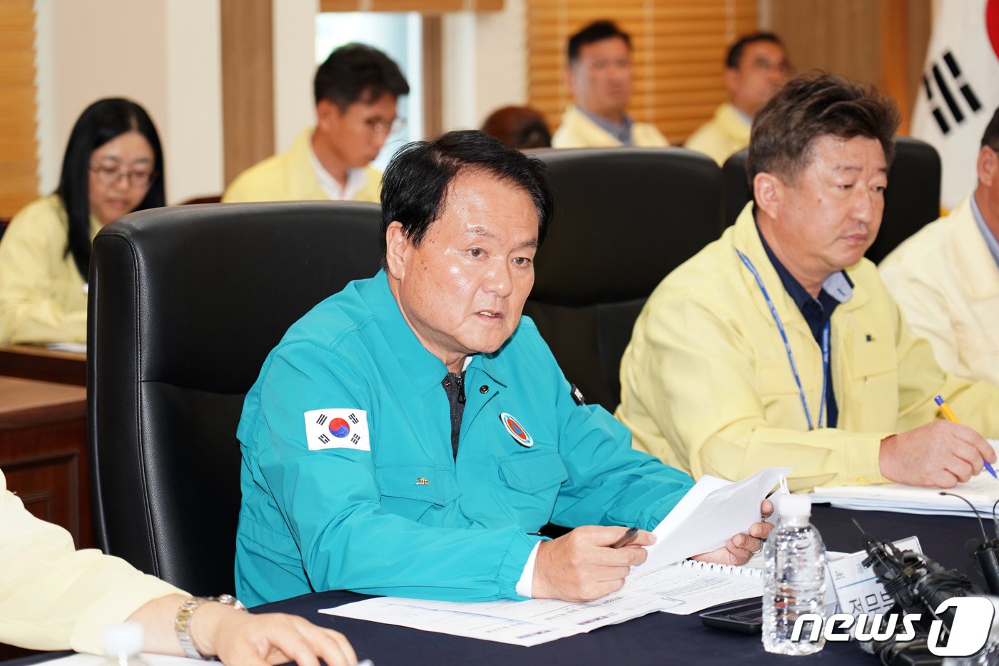본문 이미지 - 김희현 제주도 정무부지사가 22일 도청 본관 2층 백록홀에서 일본 후쿠시마 원전 오염수 방류 관련 긴급 현안회의를 주재하고 있다.(제주도청 제공)/뉴스1