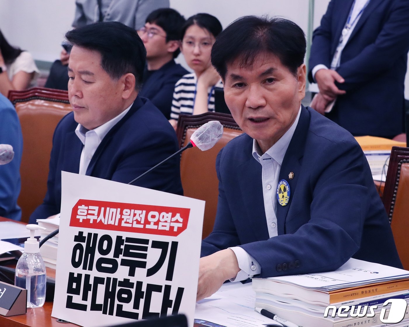 본문 이미지 - 이용선 더불어민주당 외통위 간사가 23일 서울 여의도 국회에서 열린 외교통일위원회 전체회의에서 발언을 하고 있다. 2023.8.23/뉴스1 ⓒ News1 송원영 기자