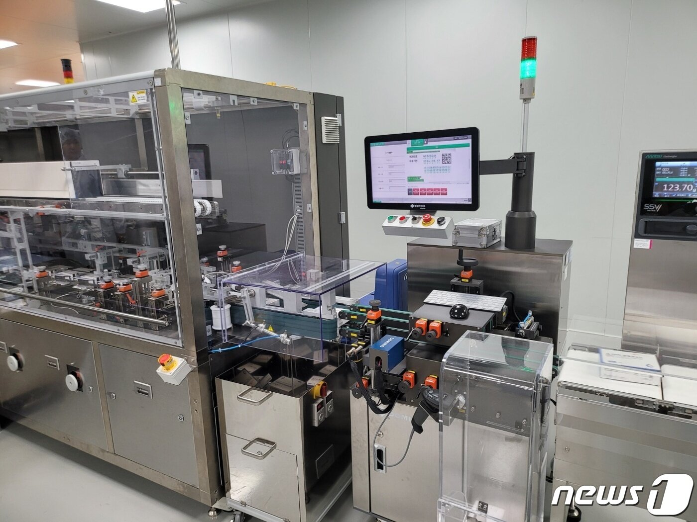 본문 이미지 - 22일 SK바이오사이언스 L하우스에서 스카이셀플루 완제공정이 이뤄지고 있다. 2023.08.22/뉴스1 ⓒ News1 황진중 기자