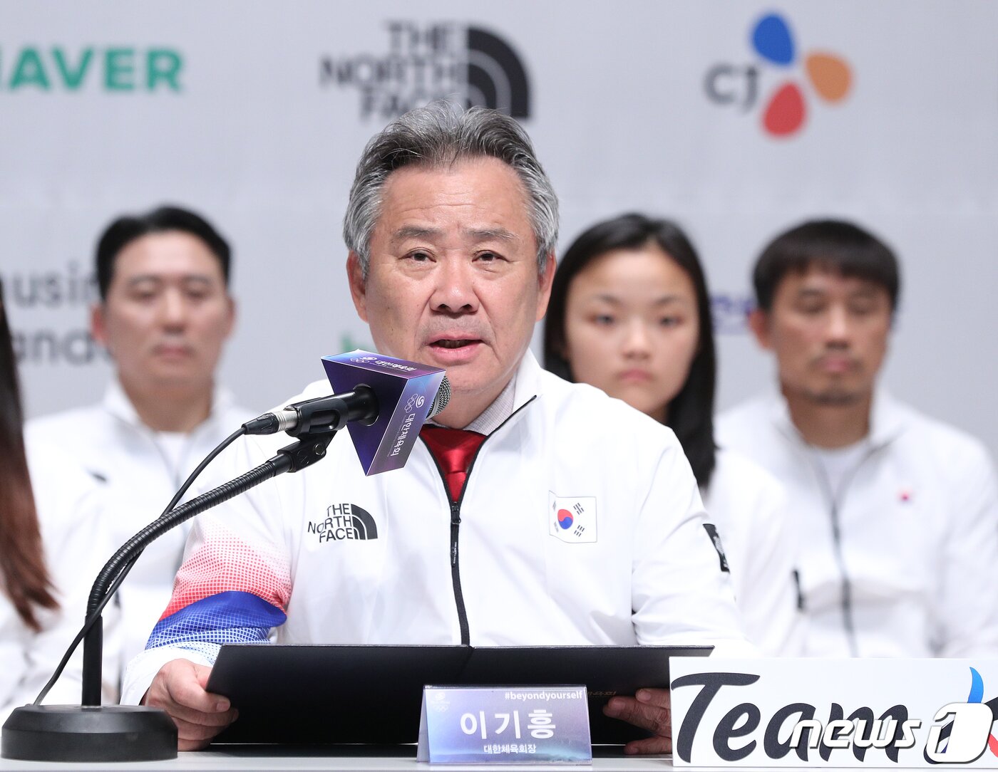 본문 이미지 - 이기흥 대한체육회장이 24일 충북 진천군 국가대표 선수촌에서 열린 2022 항저우 아시안게임 D-30 미디어데이에서 인사말을 하고 있다. 2023.8.24/뉴스1 ⓒ News1 신웅수 기자