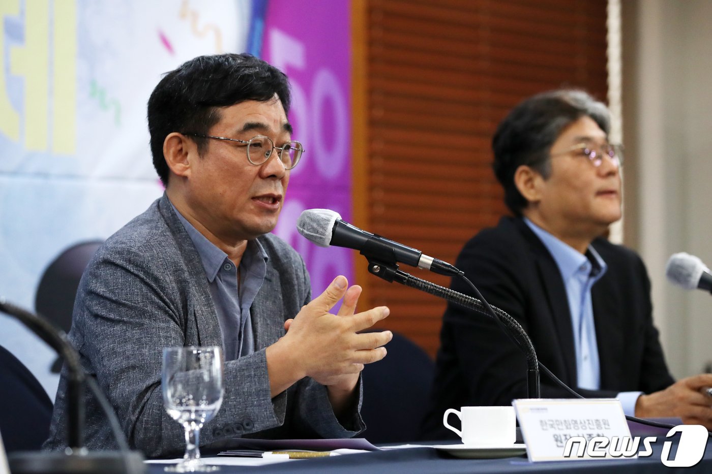 본문 이미지 - 신종철 한국만화영상진흥원장이 24일 오전 서울 중구 프레스센터에서 열린 제26회 부천국제만화축제 기자간담회에서 발언하고 있다. 제26회 부천국제만화축제는 오는 9월14일 전야제를 시작으로 17일까지 경기 부천시 한국만화박물관 일대에서 '만화, 마음을 열다'를 주제로 열릴 예정이다. 2023.8.24/뉴스1 ⓒ News1 이승배 기자