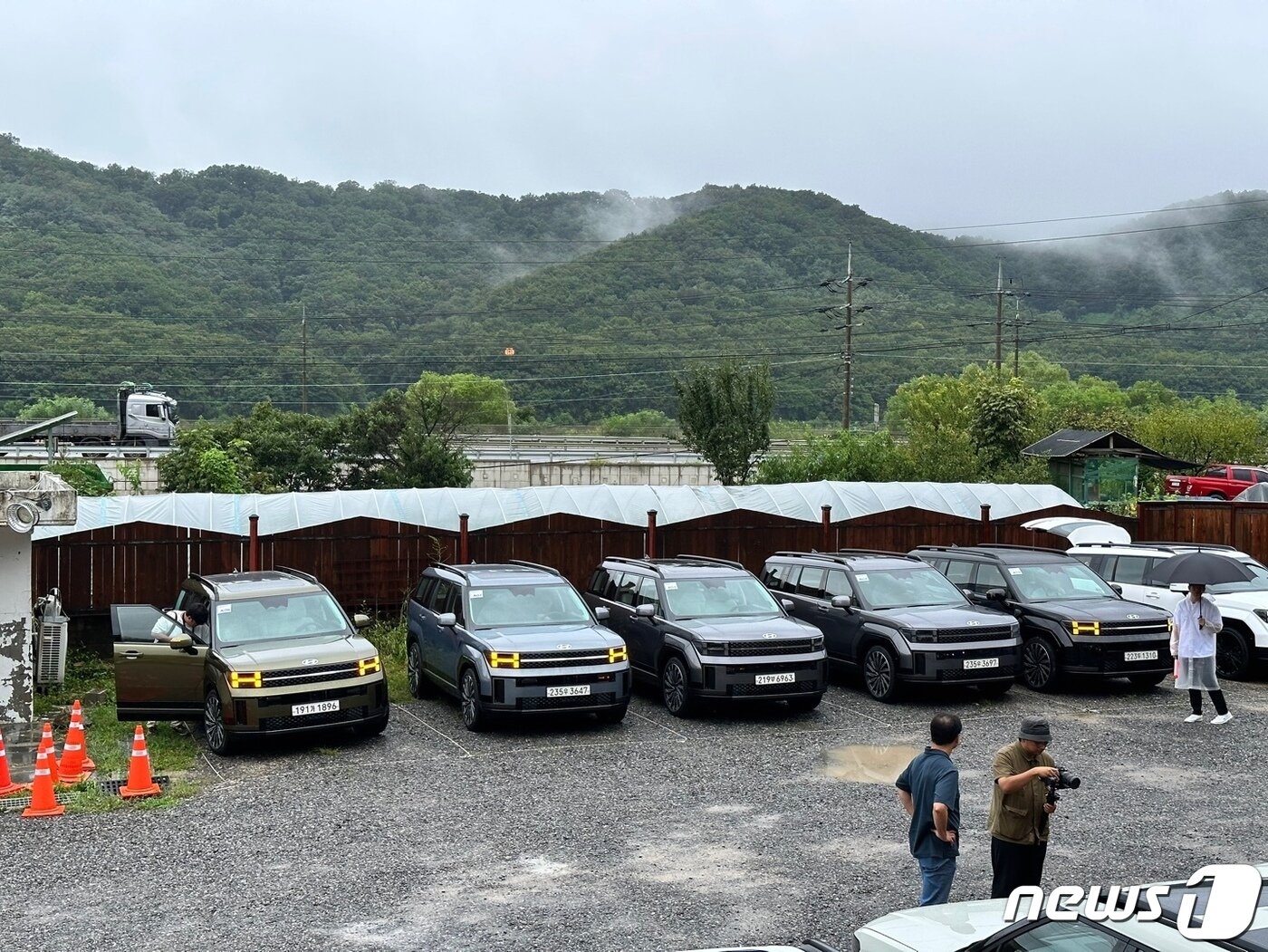 본문 이미지 -  시승 행사 기착지에 주차된 신형 싼타페.ⓒ 뉴스1 이동희 기자