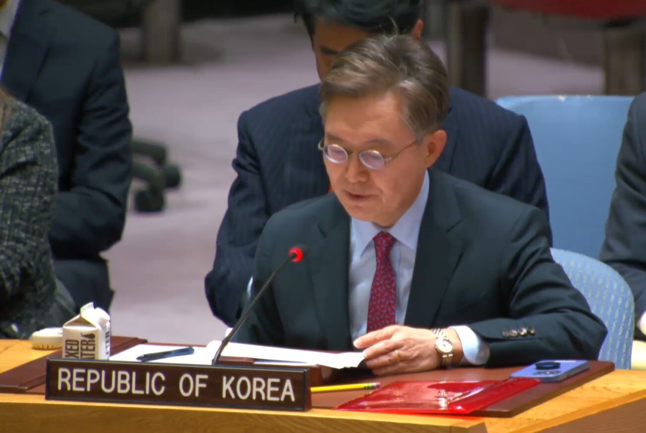 본문 이미지 - 황준국 주유엔 한국대사가 25일(현지시간) 안보리에서 북한의 정찰위성 발사와 관련해 발언을 하고 있다. 사진은 유엔TV 화면 캡처.
