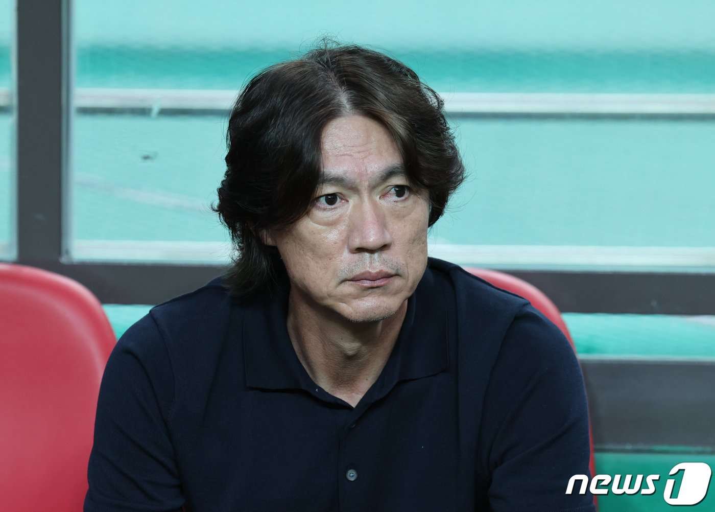 27일 오후 서울 마포구 서울월드컵경기장에서 열린 프로축구 ‘2023 하나원큐’ K리그1 25라운드 FC서울과 울산현대의 경기에서 홍명보 울산현대 감독이 그라운드를 바라보고 있다 2023.8.27/뉴스1 ⓒ News1 이재명 기자