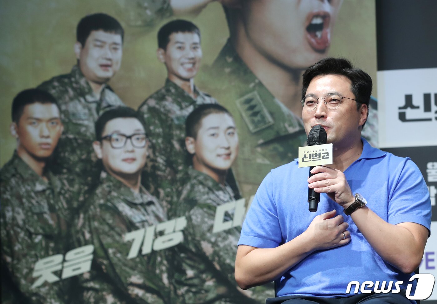본문 이미지 - 민진기 감독이 28일 서울 구로구 더세인트에서 열린 지니 TV 오리지널 '신병2' 제작발표회에서 인사말을 하고 있다. '신병2'는 '신병' 시즌1에 이어지는 스토리로 일병만 되면 편해질 줄 알았던 신병 박민석(김민호 분) 앞에 화생방보다 독한 중대장 오승윤(김지석 분)이 부임하면서 펼쳐지는 파란만장한 군대 생활관 라이프를 그린 드라마다. 2023.8.28/뉴스1 ⓒ News1 권현진 기자