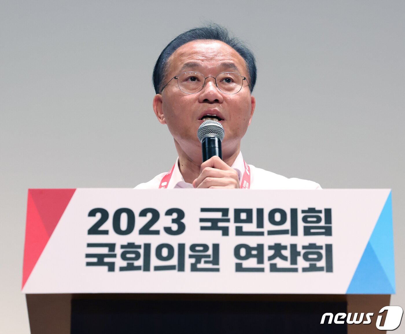 본문 이미지 - 윤재옥 국민의힘 원내대표가 29일 인천 중구 인천국제공항공사 인재개발원에서 열린 2023 국회의원 연찬회에서 발언을 하고 있다. 2023.8.29/뉴스1 ⓒ News1 송원영 기자
