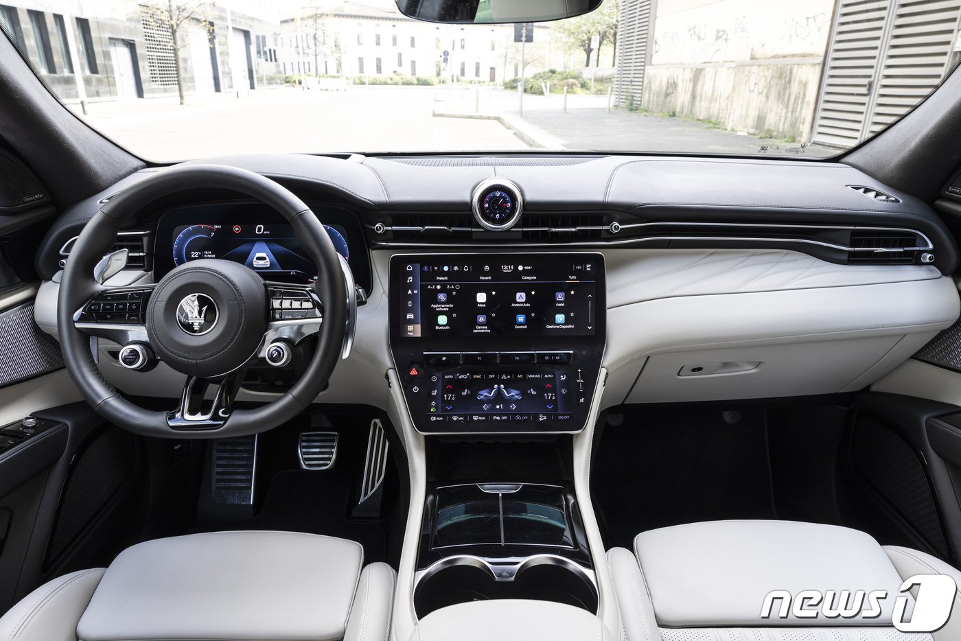 본문 이미지 - 마세라티 그레칼레 실내.(FMK 제공)ⓒ 뉴스1 