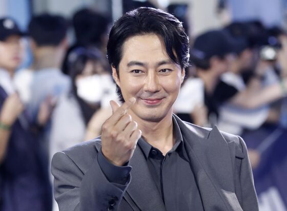 조인성 어린이날 맞아 보육원에 운동화 선물…매달 간식비 지원해