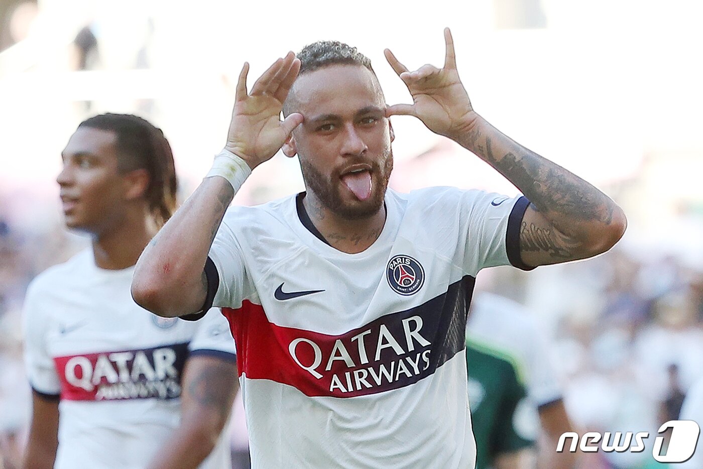 본문 이미지 - 3일 오후 부산시 연제구 부산아시아드주경기장에서 열린 쿠팡플레이 시리즈 3차전 파리 생제르맹과 전북 현대의 경기에서 PSG 네이마르가 첫 골을 성공시킨 뒤 세리머니를 하고 있다. 2023.8.3/뉴스1 ⓒ News1 민경석 기자