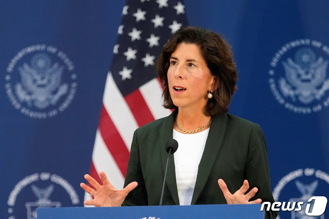 본문 이미지 - 지나 러몬도 미국 상무장관이 지난달 30일 중국 방문을 마치고 기자회견을 하고 있다. 2023.8.31 ⓒ 로이터=뉴스1 ⓒ News1 우동명 기자