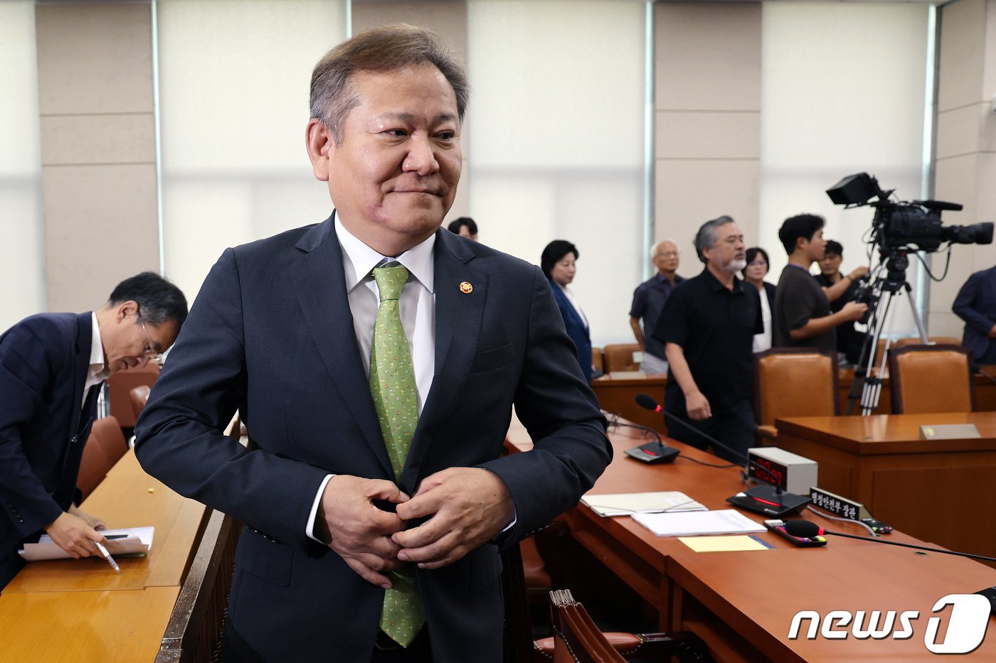 이상민 행정안전부 장관이 31일 국회에서 열린 행정안전위원회 전체회의를 마친 뒤 이동하고 있다. 2023.8.31/뉴스1 ⓒ News1 이동해 기자