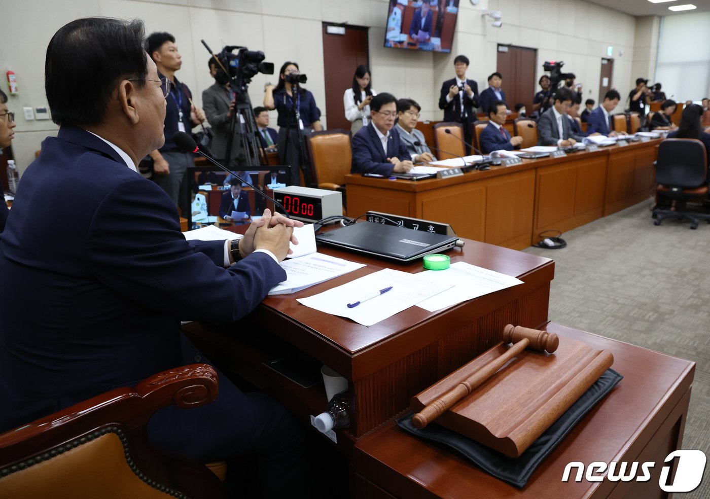 본문 이미지 - 서울 여의도 국회에서 행정안전위원회 전체회의가 열리고 있다. 이날 국회 행안위는 야당 단독으로 '10·29 이태원 참사 피해자 권리보장과 진상규명 및 재발 방지를 위한 특별법안'을 처리했다. 2023.8.31/뉴스1 ⓒ News1 송원영 기자