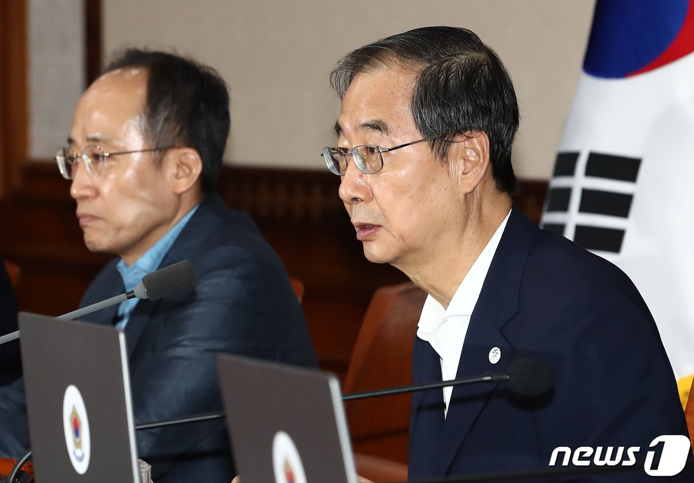 본문 이미지 - 한덕수 국무총리가 4일 오전 서울 종로구 정부서울청사에서 열린 새만금 잼버리 온열 질환 환자 속출 사태 대응 관련 임시 국무회의에서 모두 발언을 하고 있다. 2023.8.4/뉴스1 ⓒ News1 김민지 기자