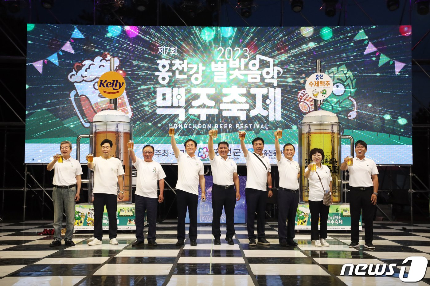 본문 이미지 - 제7회 홍천강 별빛음악 맥주축제 개막식.(홍천군 제공)/뉴스1