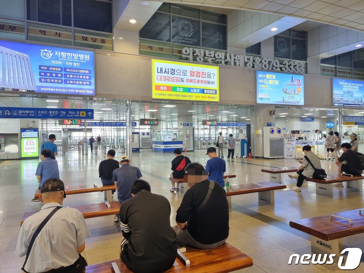 상업시설이 몰려 있어 사람들의 발길이 끊이지 않는 곳이지만, 서현역 흉기난동 사건 직후인 4일 역 안은 한산한 모습이었다.  2023.08.04./뉴스1 양희문 기자