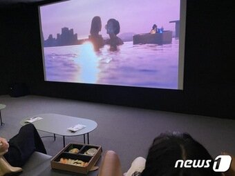 본문 이미지 - 제주신화월드에 3일 문을 연 씨네라운지 HALL1관 내부 ⓒ News1 이민주 기자