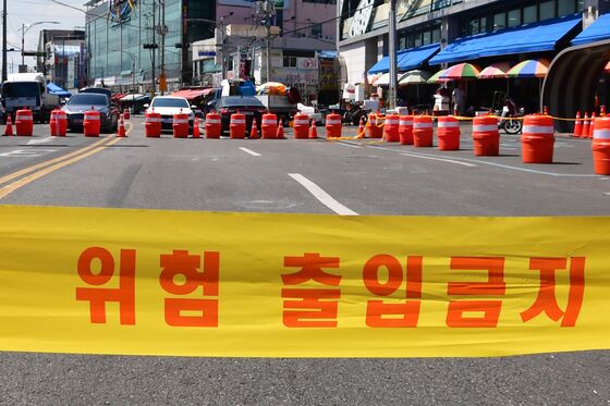 울산 울주 2차선 도로서 지름 50㎝ 침하 발생…2차 피해 없어