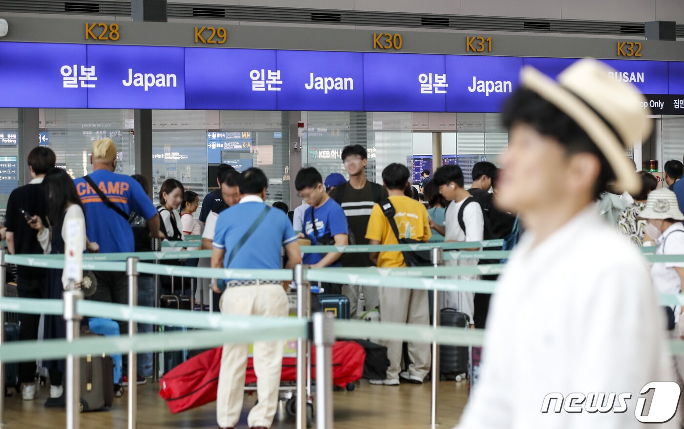 본문 이미지 - 인천국제공항에서 출국 수속을 기다리는 일본행 여행객 &#40;자료사진&#41; /뉴스1