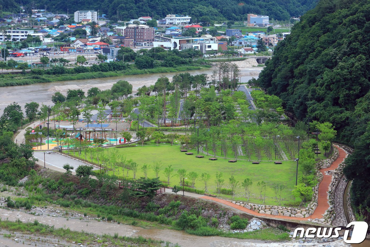 본문 이미지 - 물빛테마공원 웰컴센터.(인제군 제공) 2023.8.7/뉴스1