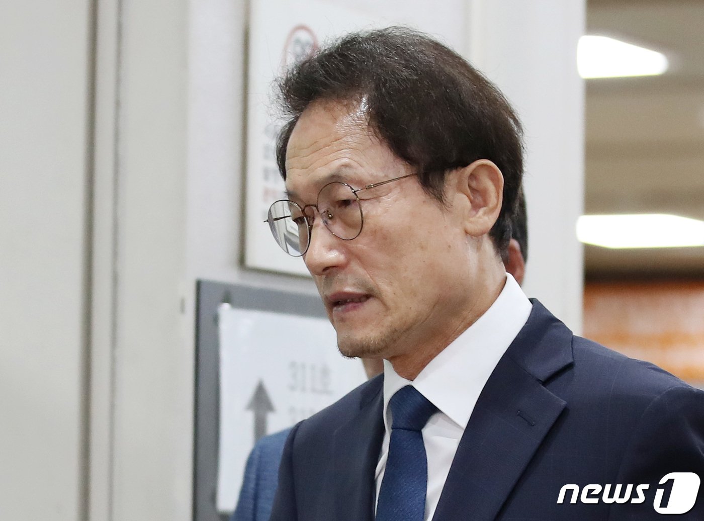 본문 이미지 - 해직교사를 부당하게 채용한 혐의로 재판에 넘겨진 조희연 서울시교육감이 7일 오후 서울 서초구 서울고등법원에서 열리는 직권남용 권리행사 방해 등 관련 공판에 출석하고 있다. 2023.8.7/뉴스1 ⓒ News1 구윤성 기자