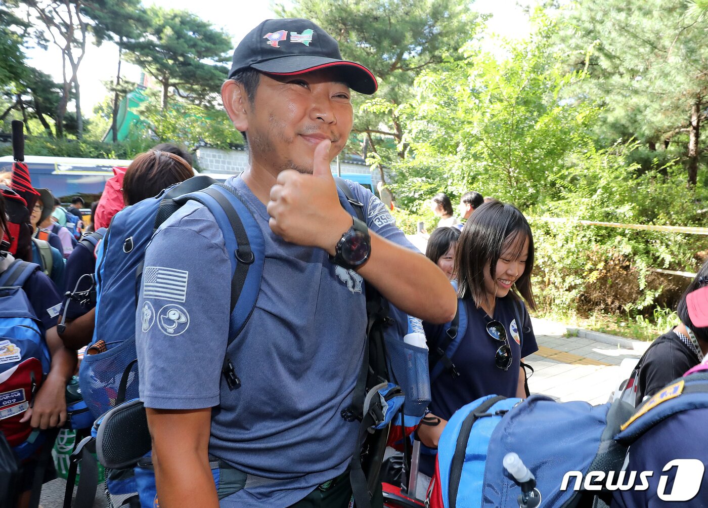 본문 이미지 - 태풍 '카눈'의 북상으로 2023 새만금 세계스카우트 잼버리 야영장을 조기 퇴영한 대만 스카우트 대원들이 8일 오후 서울 성북구 고려대학교 기숙사에 도착하고 있다. 2023.8.8/뉴스1 ⓒ News1 박지혜 기자
