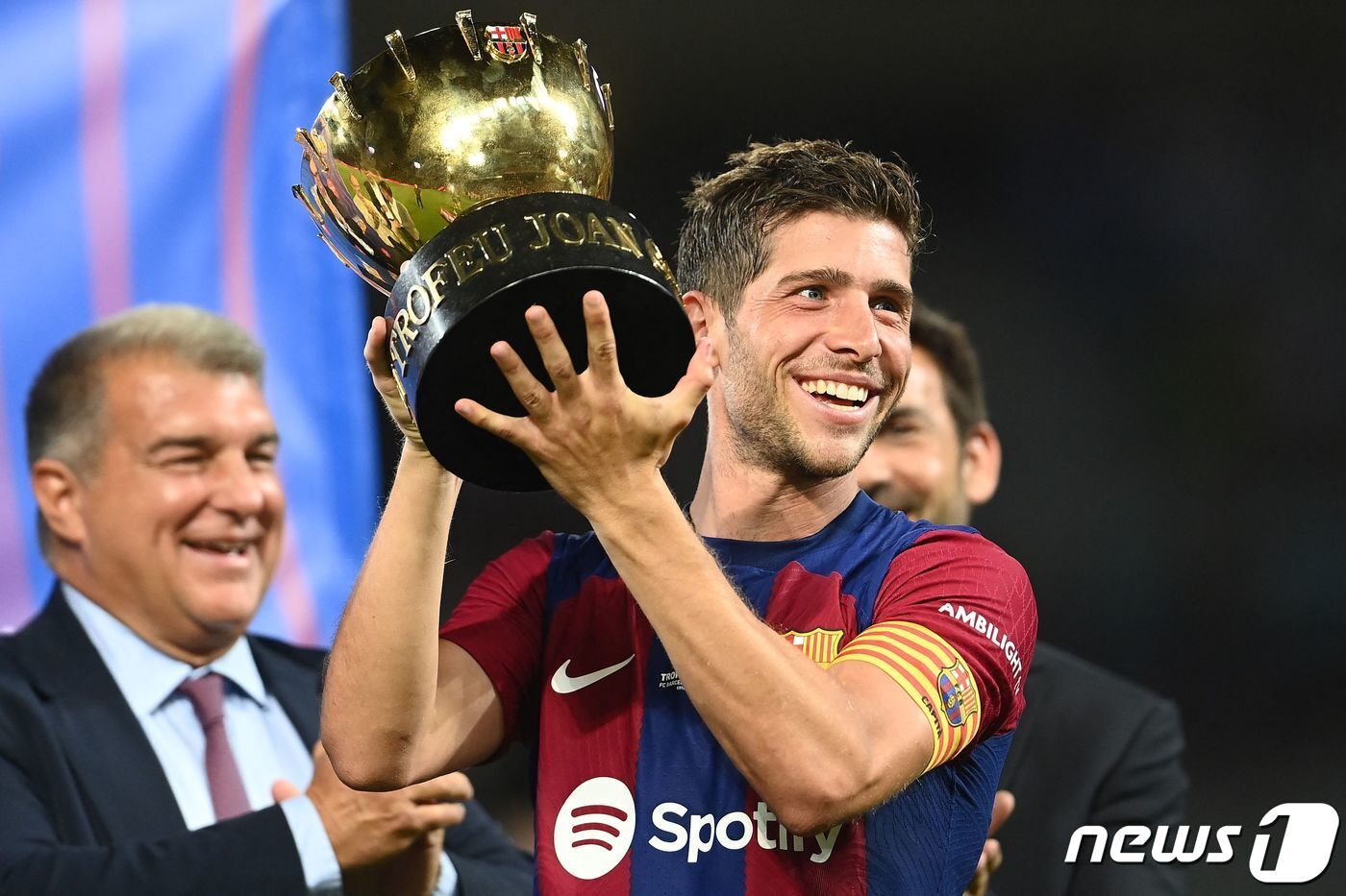 본문 이미지 - 토트넘 꺾고 승리한 바르셀로나의 세르지 로베르토. ⓒ AFP=뉴스1