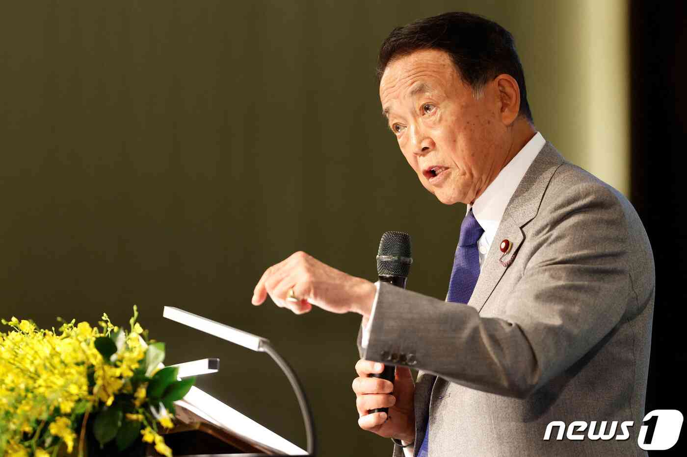 아소 다로 일본 자민당 부총재가 8일 (현지시간 ) 타이베이를 방문해 케타갈란 포럼서 연설을 갖고 