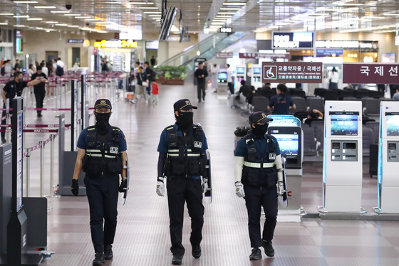 제주·인천공항 '폭탄테러'예고 30대 "국가에 2928만원 배상하라"