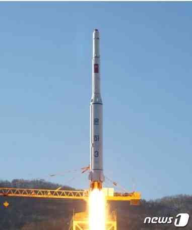 북한의 광명성3호2호기 발사 모습(금수강산 갈무리)