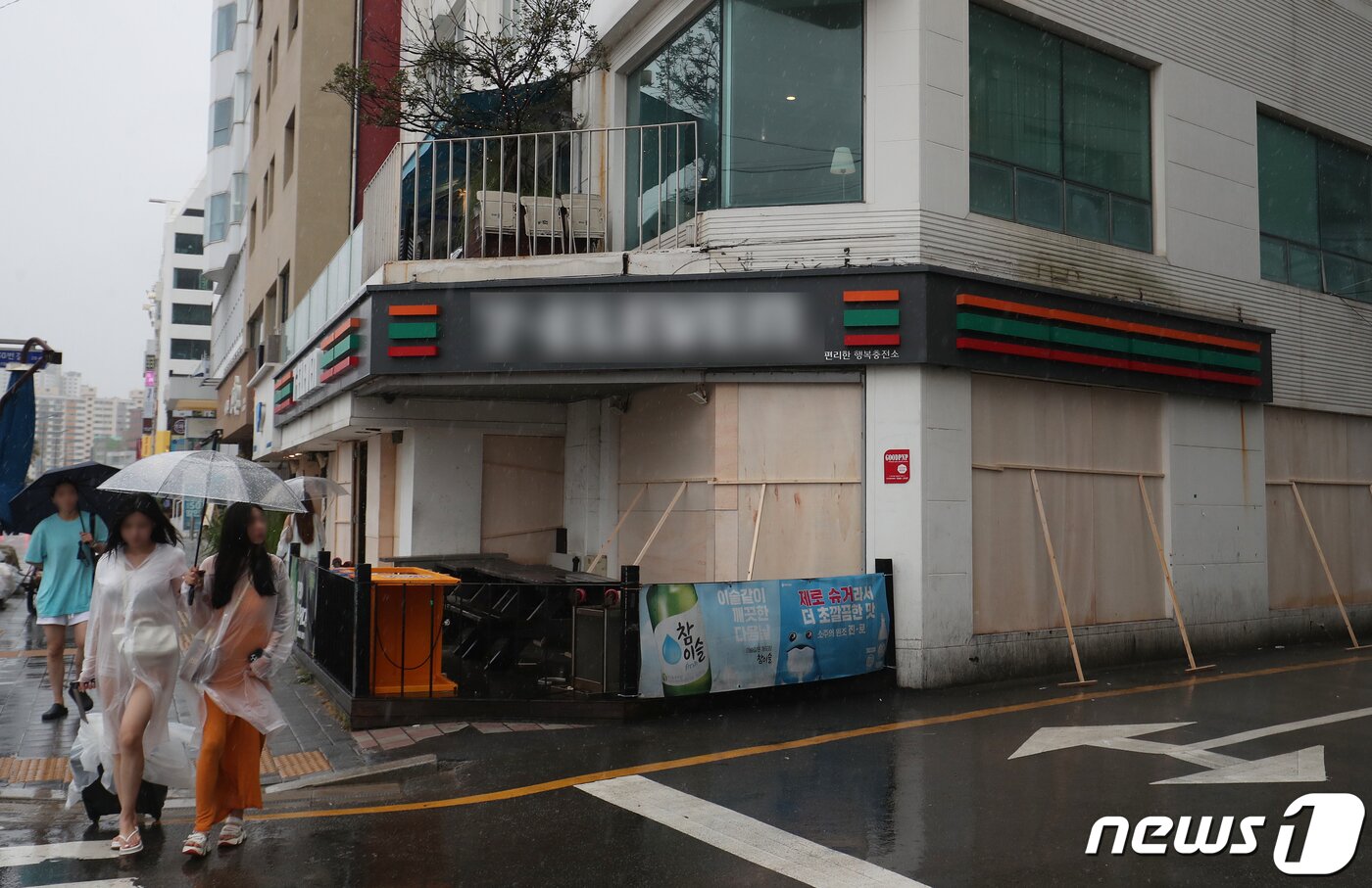 본문 이미지 -  부산 수영구 광안리해수욕장 주변 한 편의점(사진은 기사 내용과 관계 없음). 2023.8.9/뉴스1 ⓒ News1 윤일지 기자