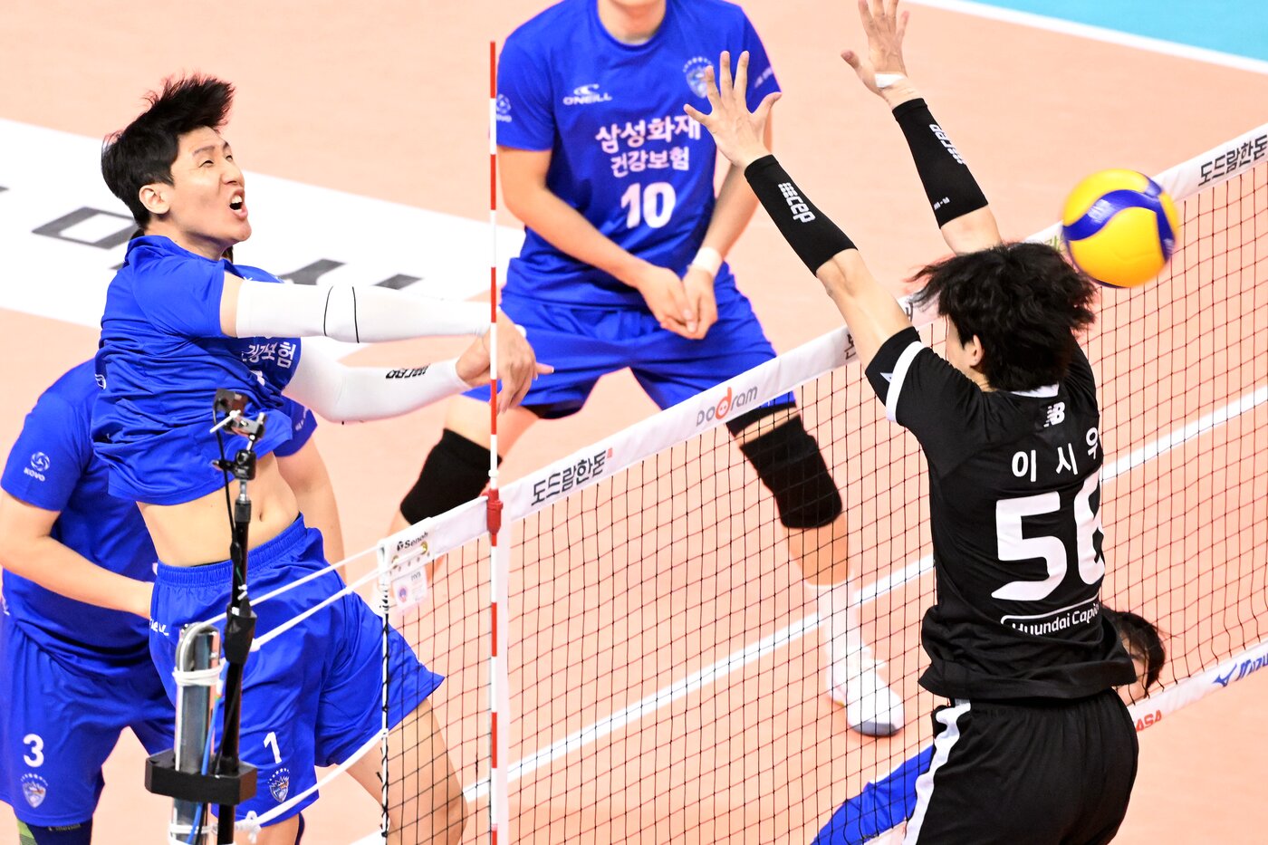 본문 이미지 - 현대캐피탈에서 활약한 삼성화재 신장호(한국배구연맹 제공) ⓒ News1 