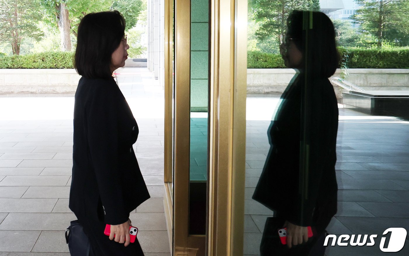본문 이미지 - 김현숙 여성가족부 장관이 1일 오전 서울 종로구 세종대로 정부서울청사로 출근하고 있다. 2023.9.1/뉴스1 ⓒ News1 김명섭 기자