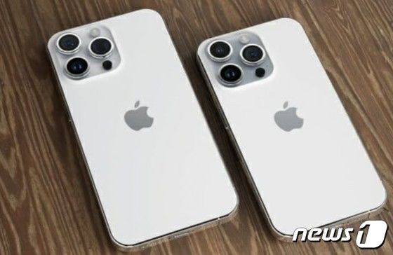  아이폰15 프로 맥스(왼쪽)와 아이폰15 프로(오른쪽) (해외 IT 매체  폰아레나 갈무리)
