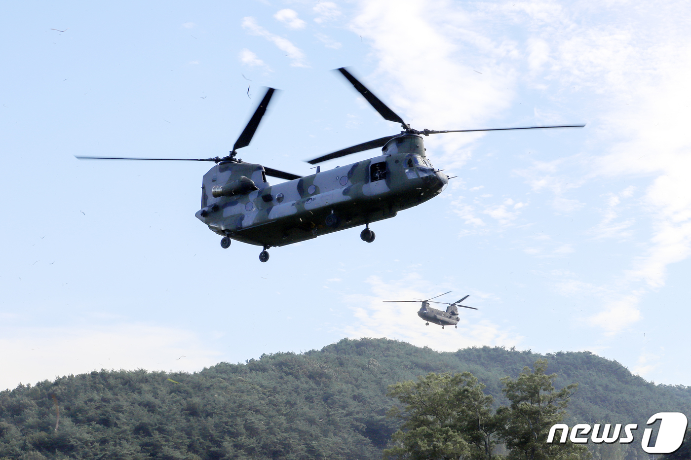 (서울=뉴스1) = 육군 2신속대응사단은 지난달 28일부터 31일까지 전남 장성 일대에서 대규모 한미연합 공중강습작전, 주·야간 지상공격작전 등 실전적인 야외기동훈련을 진행했다고 …