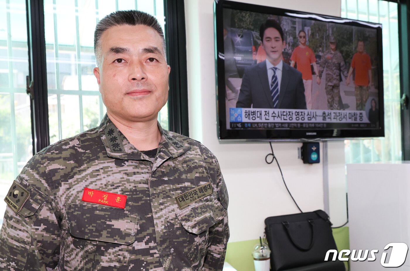 본문 이미지 - 채 모 상병 순직 사건을 수사하다 항명 혐의로 입건된 박정훈 전 해병대 수사단장이  2023년 9월 1일 서울 용산구 군사법원에서 열린 구속 전 피의자심문&#40;영장실질심사&#41;에 출석, 군검찰의 구인영장 집행을 기다리고 있다.  2023.9.1/뉴스1 ⓒ News1 허경 기자