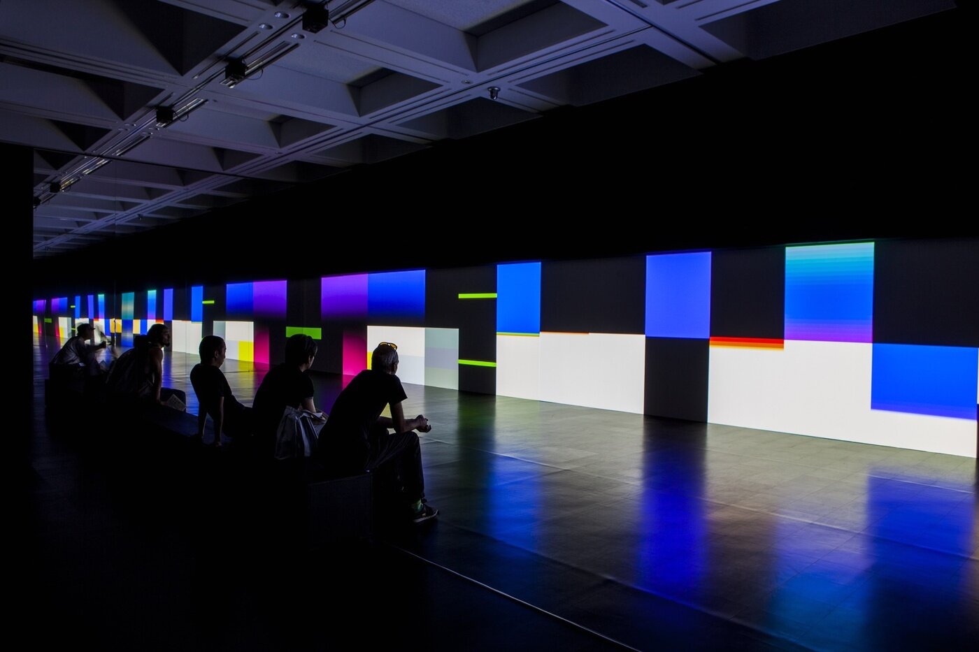 본문 이미지 - 카스텐 니콜라이_유니컬러(Carsten Nicolai _Unicolor), 2014(숨 엑스 제공)