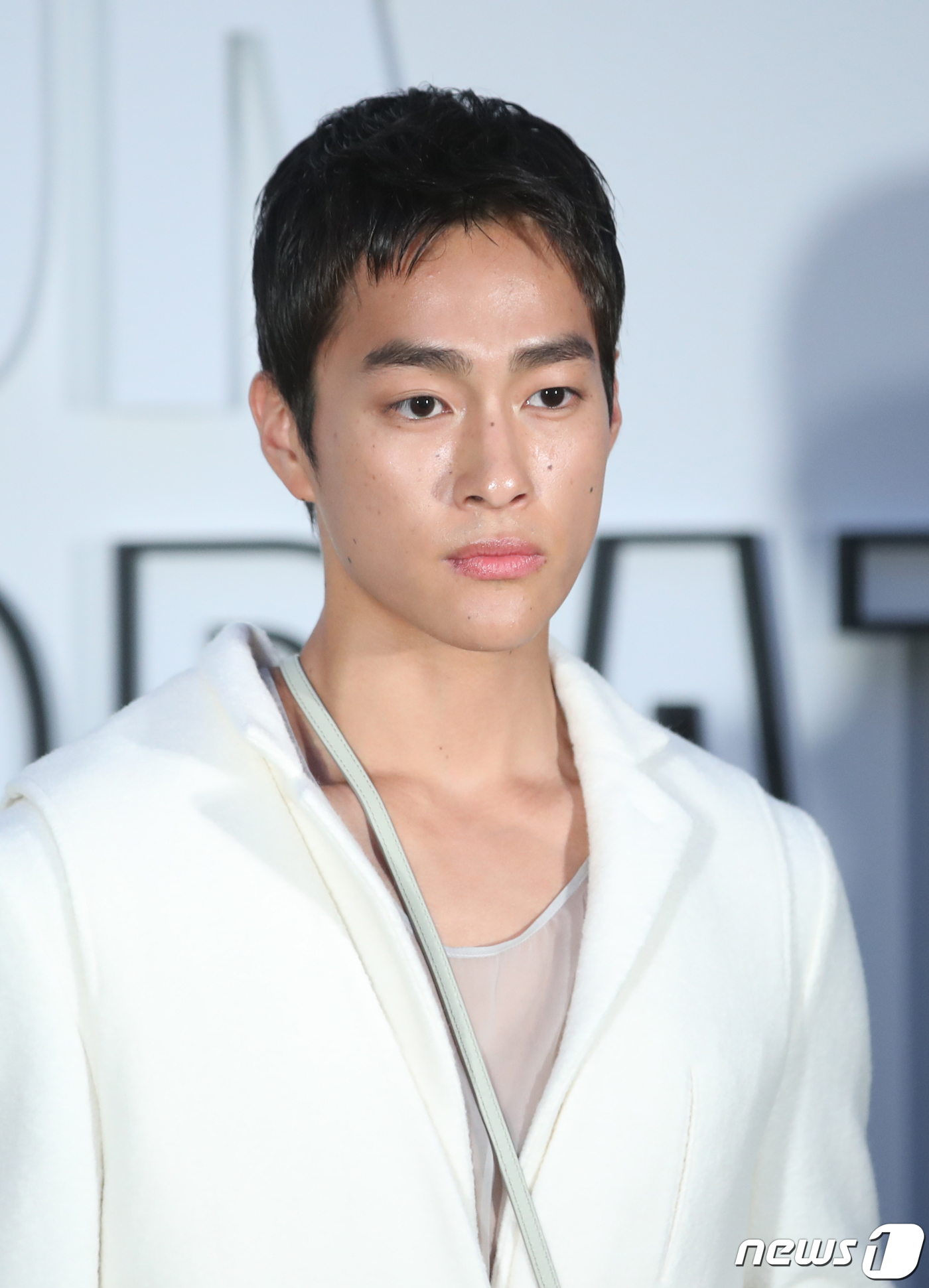 (서울=뉴스1) 권현진 기자 = 모델 홍태준이 1일 오후 서울 성동구 디올 성수 컨셉스토어에서 열린 레이디 디올 셀러브레이션(LADY DIOR CELEBRATION) 전시회 포토콜 …