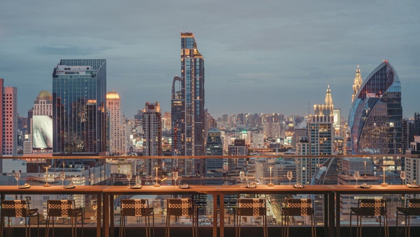 본문 이미지 - 화려한 방콕 야경 전망을 자랑하는 신돈 미드타운 방콕 31층에 문을 연 '안주'(신돈 미드타운 방콕 제공)