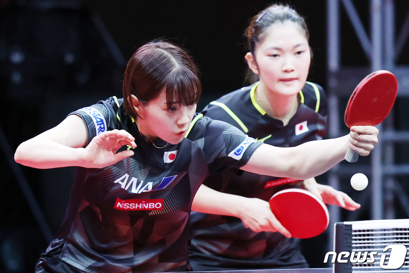 (평창 =뉴스1) 민경석 기자 = 10일 오전 강원도 평창군 평창돔체육관에서 열린 '2023 평창아시아탁구선수권대회-버터플라이' 여자복식 준결승전 키하라 미유·나가사키 미유(일본) …