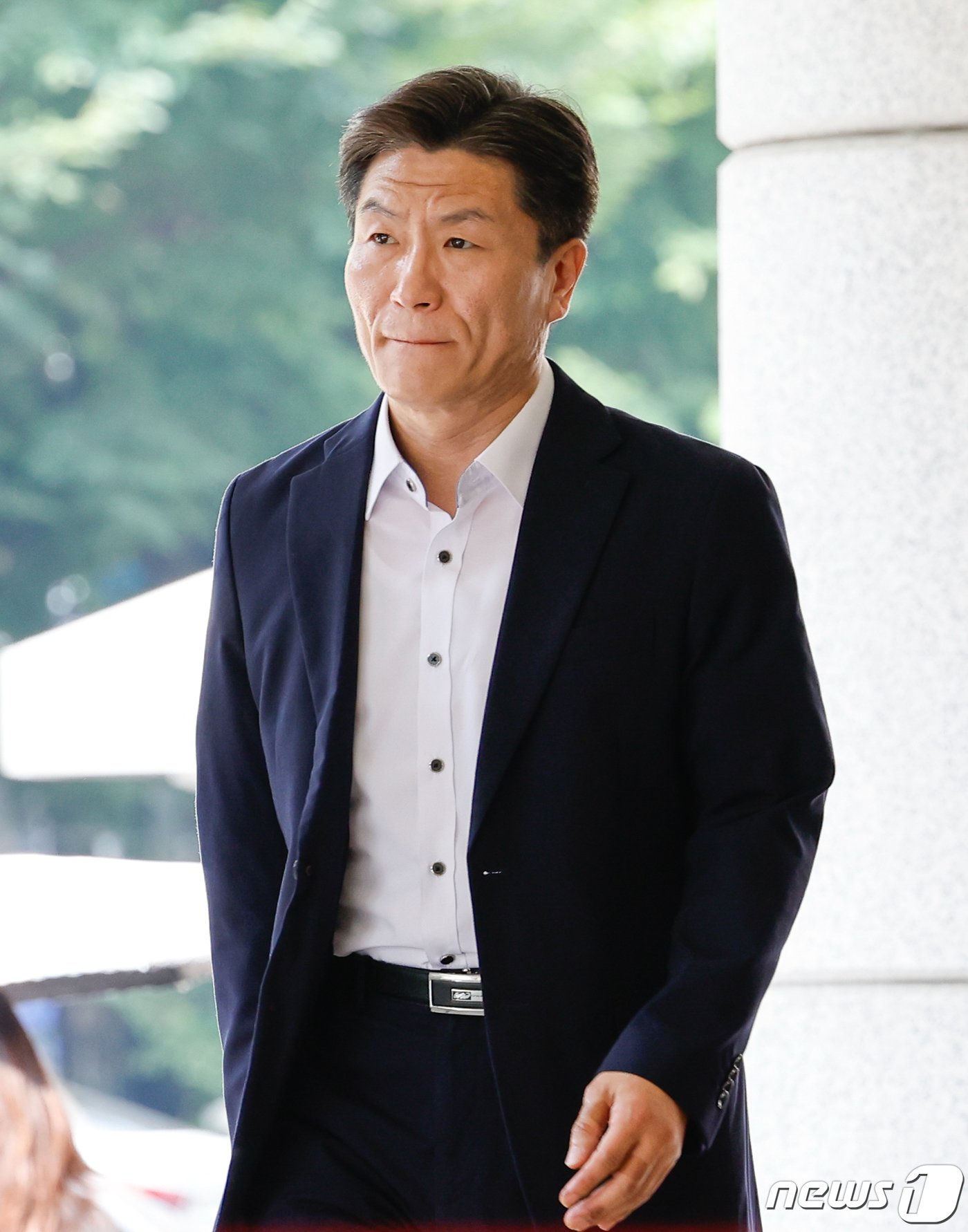 본문 이미지 - 이임재 전 용산경찰서장이 11일 오후 서울 마포구 서부지방법원에서 열린 이태원 참사 부실대응 혐의와 관련 업무상 과실치사 등 공판에 출석하고 있다. 2023.9.11/뉴스1 ⓒ News1 안은나 기자