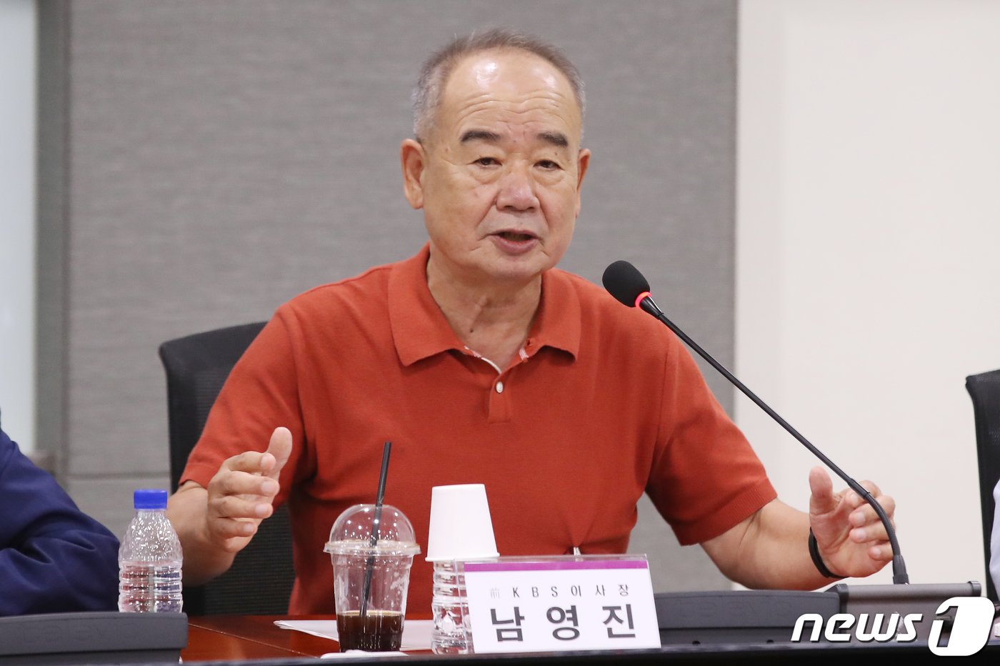 본문 이미지 - 남영진 전 KBS 이사장이 11일 오후 서울 여의도 국회 의원회관에서 열린 '윤석열 정부 해직 방송 관련 기관장' 긴급 간담회에서 발언을 하고 있다. 2023.9.11/뉴스1 ⓒ News1 임세영 기자