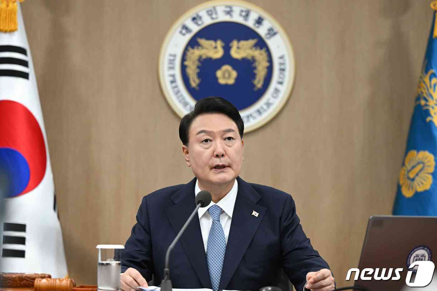 윤석열 대통령이 12일 오전 용산 대통령실 청사에서 열린 제38차 국무회의를 주재하며 모두발언을 하고 있다. (대통령실 제공) 2023.9.12/뉴스1 © News1 오대일 기자