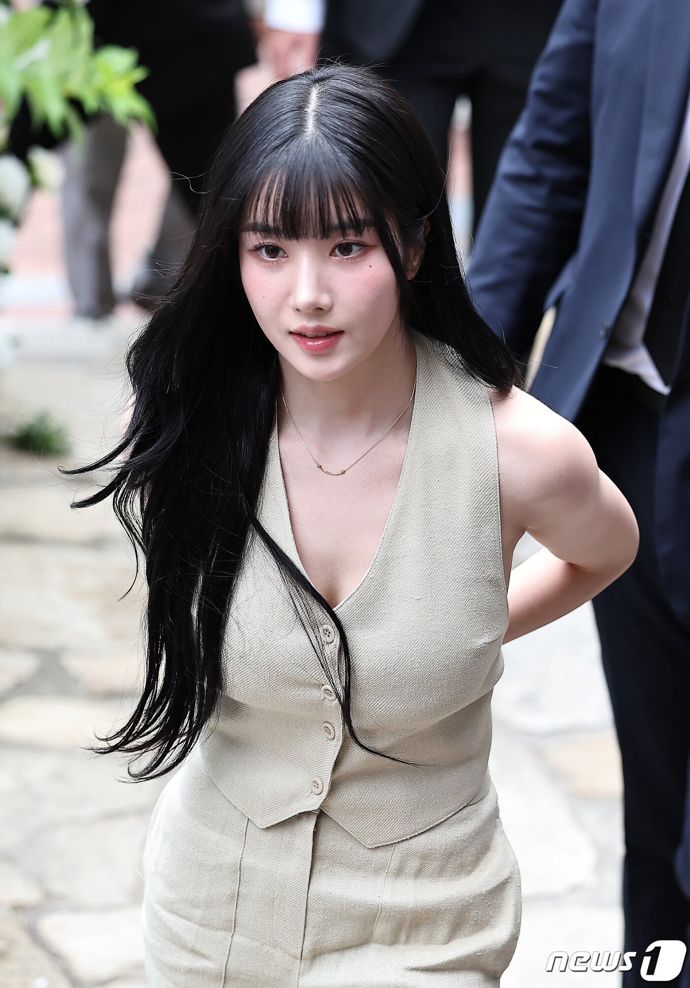 본문 이미지 - 가수 권은비가 12일 오후 서울 성동구 성수동 테디스 오븐에서 열린 명품 향수 팝업 스토어 오픈 행사에 참석하고 있다. 2023.9.12/뉴스1 ⓒ News1 김진환 기자