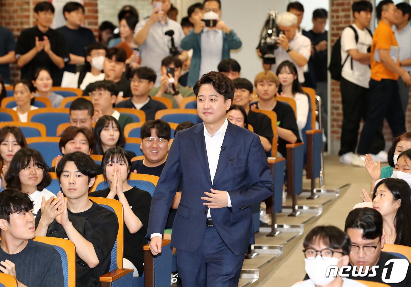 본문 이미지 - 이준석 전 국민의힘 대표가 12일 오후 대구대학교 경산캠퍼스 학생회관에서 열린 초청특강에 참석하고 있다. 2023.9.12/뉴스1 ⓒ News1 공정식 기자
